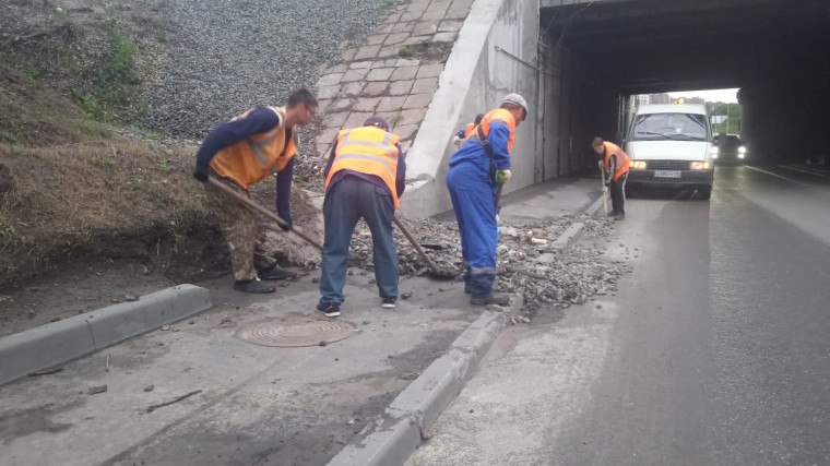 В Ульяновске затопило более 50 участков дорог: коммунальщики усиленно чистят ливнёвки