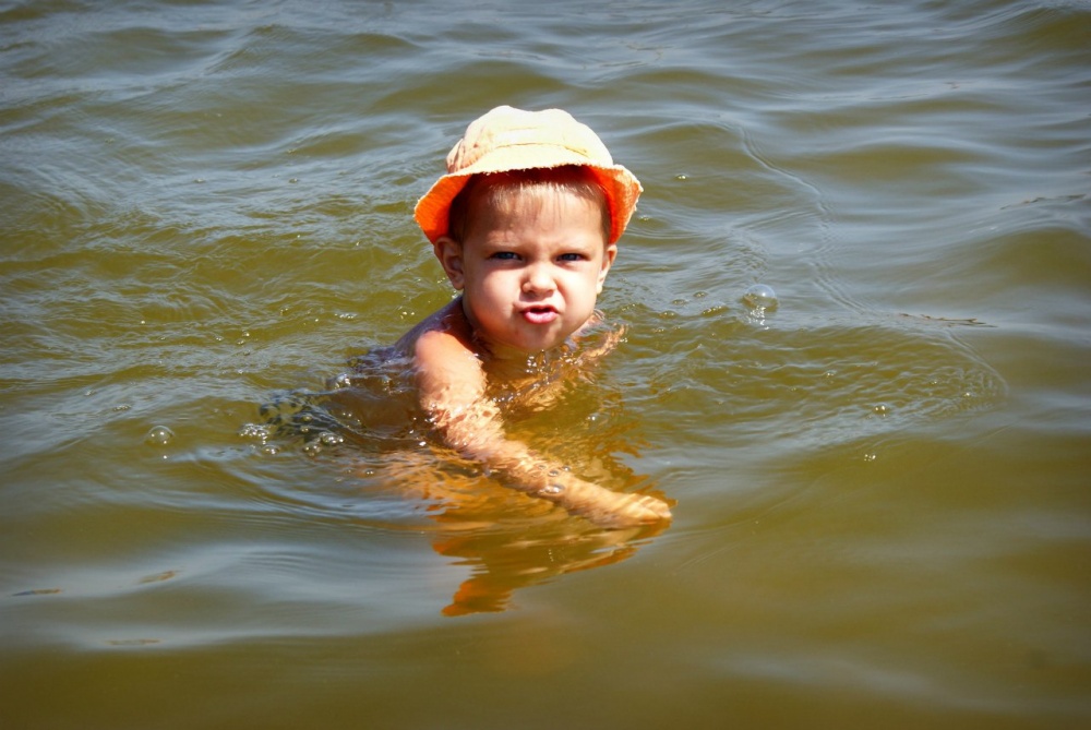 Купаться 1. Купаться 1. Купание на речке. Место для купания. Купание грудничка.