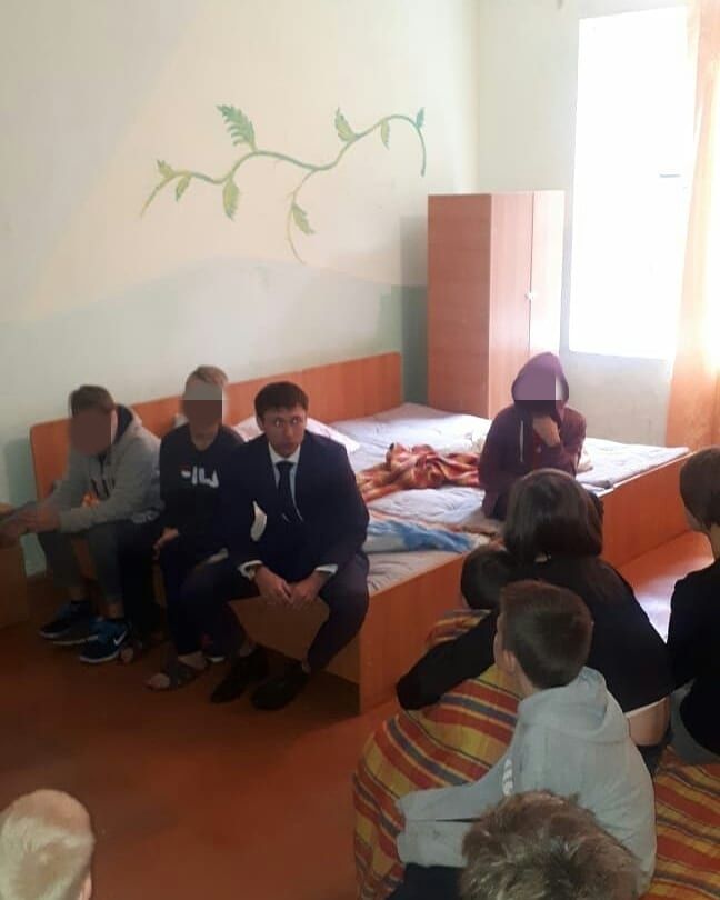 У приемной матери в Димитровграде забрали 12 детей: они пожаловались на жестокое обращение