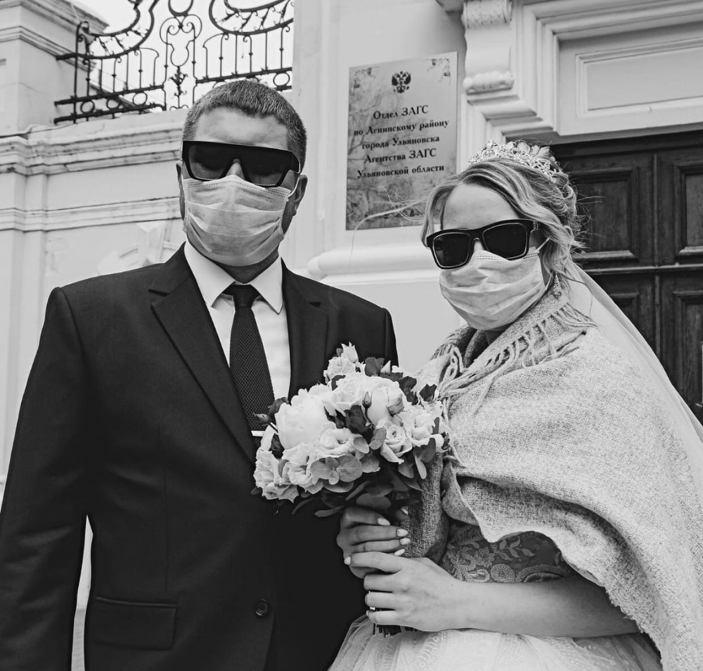 Коронавирус: ульяновцы женятся, а культурный министр Сидорова будет петь 9 мая на балконе 