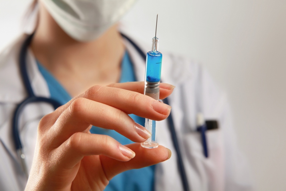 Президент Лиги защиты пациентов назвал вакцину от коронавируса 