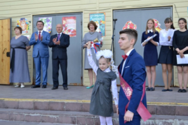 Ульяновск: в школе имени Гейдара Алиева прозвучал «последний звонок»