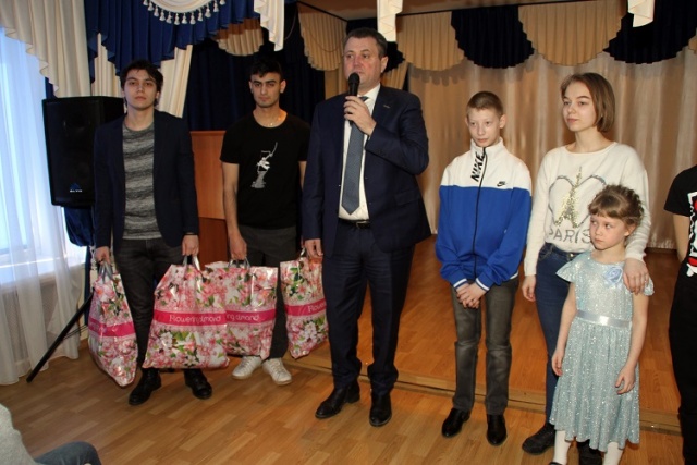 Азербайджанская молодежь Ульяновска поздравила школьников и воспитанников «Дома детства» с Новрузом