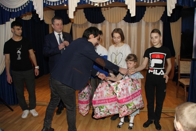Азербайджанская молодежь Ульяновска поздравила школьников и воспитанников «Дома детства» с Новрузом