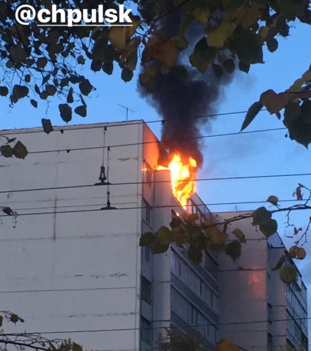 Пожар в ульяновске сейчас. Пожар в Заволжье. Вчера пожар в Заволжье. Пожар в Ульяновске за последние сутки Заволжье новый город. Сгоревший банк в Ульяновске.