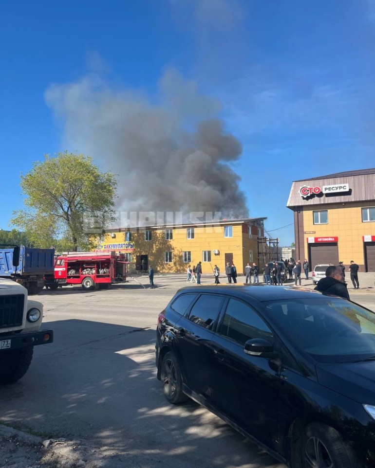 Пожар в Заволжье: горит магазин