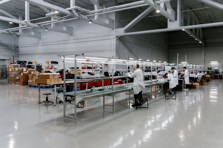 Над страною звучит московский гигабит: «Ростелеком» запустил массовое производство роутеров Wi-Fi 6