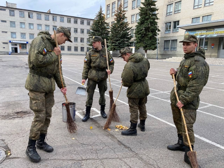 15 военнослужащим. Мобилизация Ульяновск. Военная часть в Ульяновске для мобилизованных. Ульяновск сборный пункт мобилизованных милиции декабрь 2022. Росгвардия Юго-Запад.