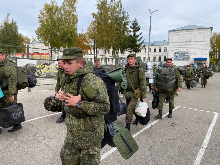 Когда поменяют мобилизованных. Мобилизация Ульяновск. Армия РФ группа полигона. Мобилизованные в Ульяновске. Армия РФ отправляется.