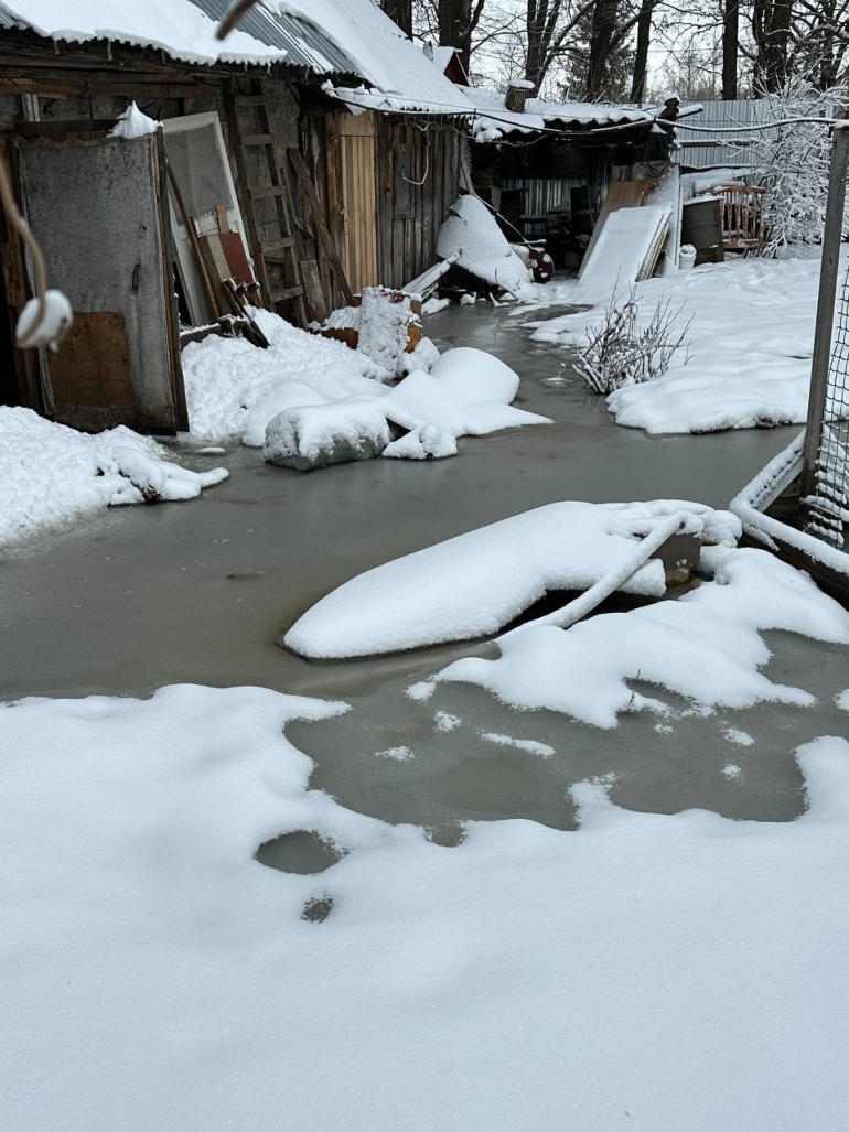 На Подлесной вода из канализации затапливает дом / Новостной портал  Ульяновска / 73online.ru