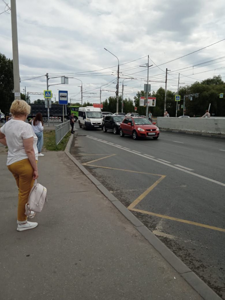 В Засвияжском районе Ульяновска произошло ДТП с участием маршрутки /  Новостной портал Ульяновска / 73online.ru