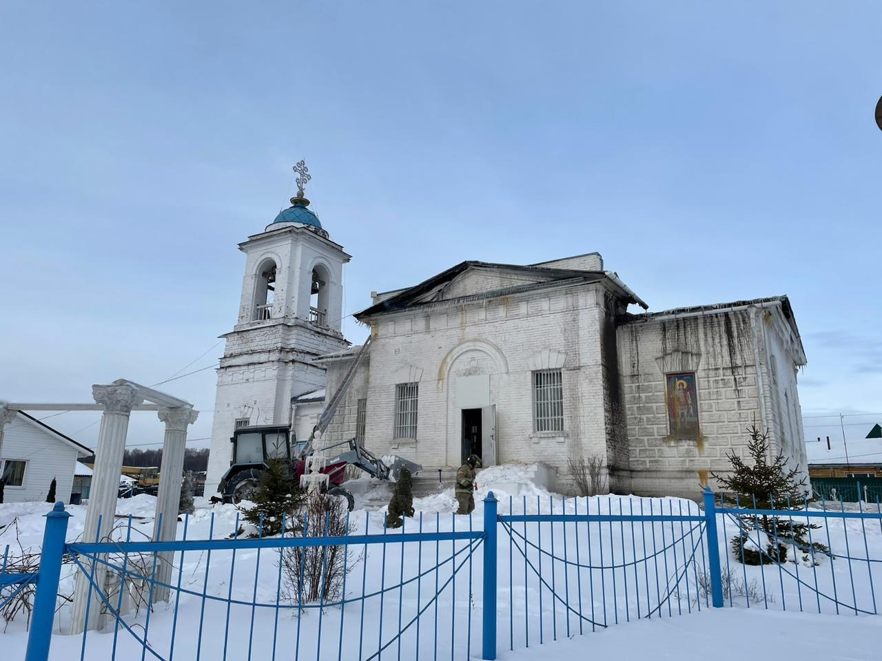 В Ляховке сгорел древний храм. Монахини бросались в огонь, чтобы спасти  иконы / Новостной портал Ульяновска / 73online.ru