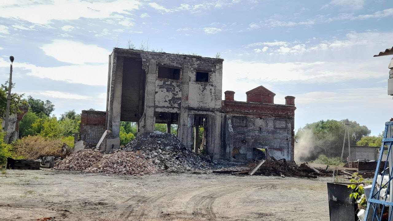 Герасимов начал расчищать от новоделов территорию чугунолитейного завода /  Новостной портал Ульяновска / 73online.ru