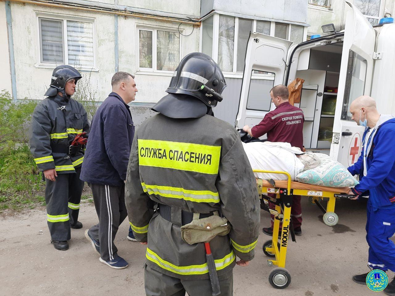 Пожар на балконе: в Ульяновске спасли пенсионерку, надышавшуюся дымом /  Новостной портал Ульяновска / 73online.ru