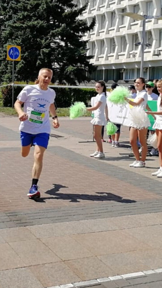 В год юбилея директор ульяновского аэропорта Сергей Наконечный пробежит 2023 километра